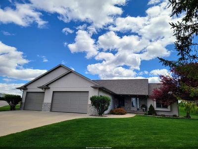 Property at 220 E Ridge Dr, New London, WI