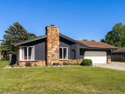 3919 Martin LANE