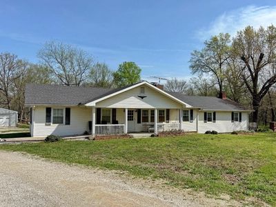 8289 E 570th Rd