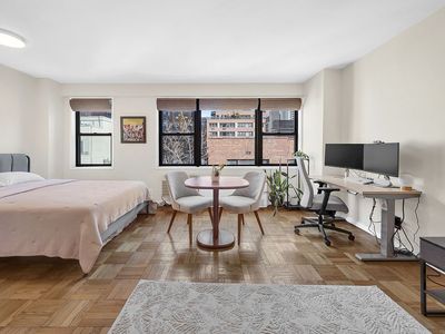 345 E 52nd St APT 7B