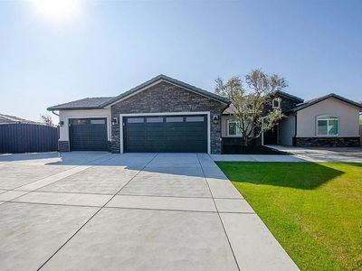 15147 Mistletoe Ave