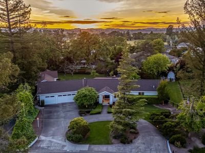 10 Oak Tree Drive