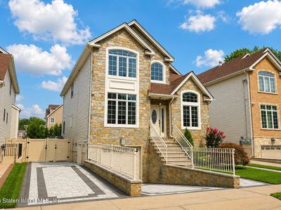 35 Serena Ct