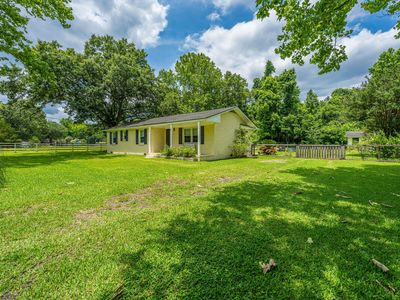 7372 Commodore Rd