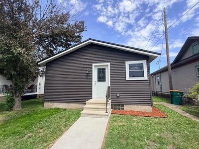 213 W Cedar St