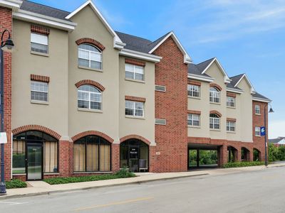 245 Burlington Ave APT 201