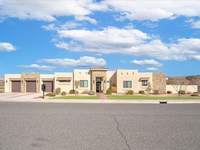 1526 W Canyon Tree Dr