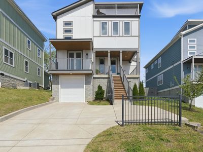 60 Twin St