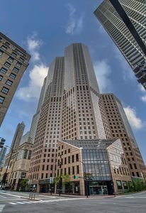 950 N Michigan Ave APT 3702