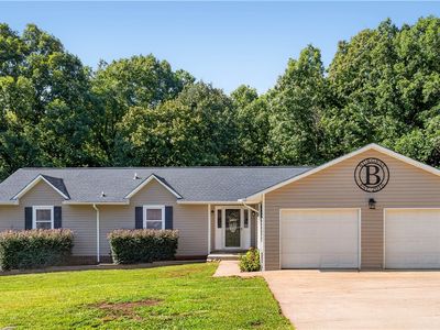 180 Hillcrest Dr
