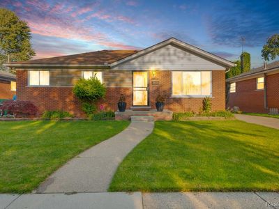 24880 Warrington Ave