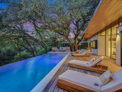 1102 Bluebonnet Ln