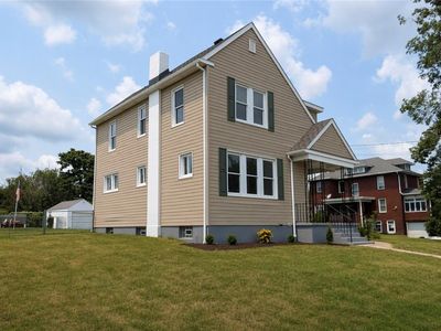 4 Hookton Ave