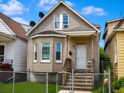 1233 W 73rd Pl