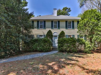 49 Colonial Way