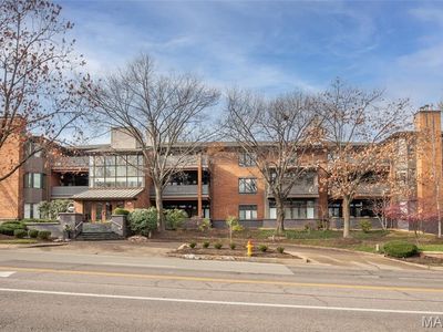 155 N Hanley Rd APT 302