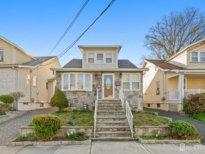 1037 Schneider Ave