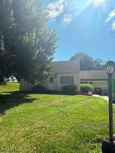 184 Perry Dr NW