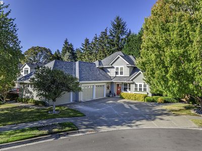 2911 NE Charlois Ct