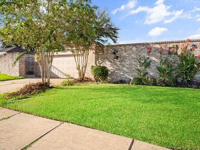 16027 Brimfield Dr