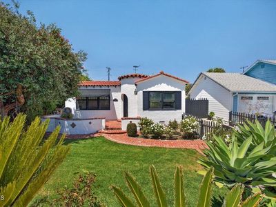 3737 Paloma Dr