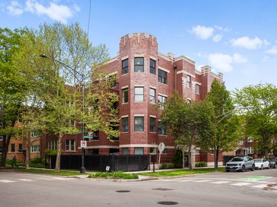 2752 W Argyle St APT 3