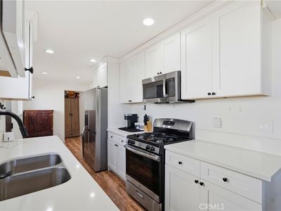 1104 E 111th Dr
