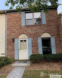 221 Hampshire Ct