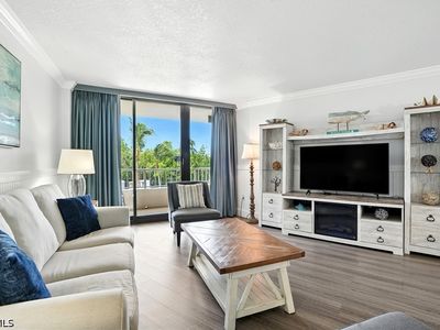 440 Seaview Ct APT 201