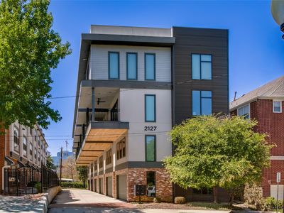 2127 Clark St #103