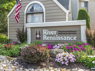 518 River Renaissance #B18