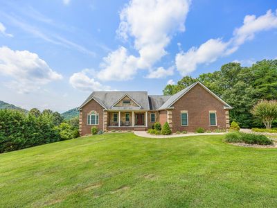 323 Independence Dr