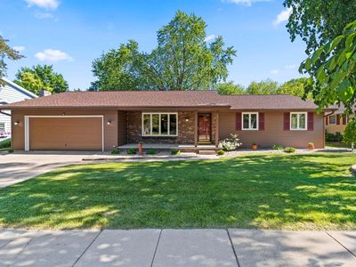 933 E Capitol Dr