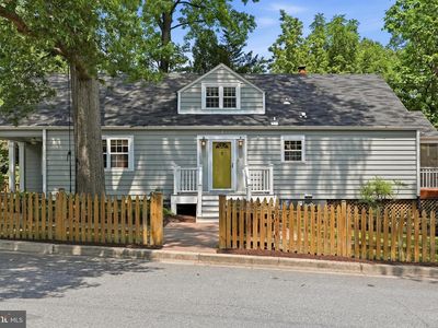 901 Davis Ave