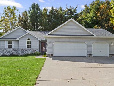 Property at 6460 Whisper Ridge Ct, Burton, MI