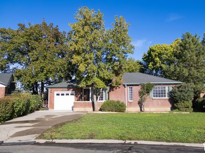 1345 E Brookshire Dr