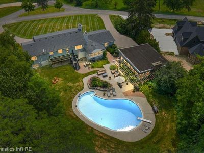3060 Chickering Ln