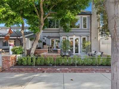 2117 Miramar Dr