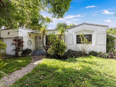 820 NE 82nd Ter