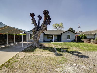 841 N Fine Ave