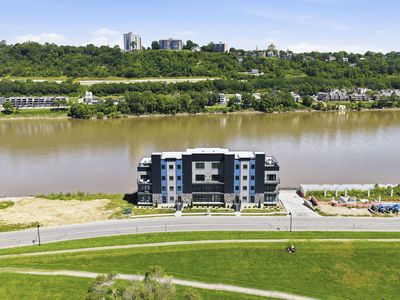 745 Manhattan Blvd #303