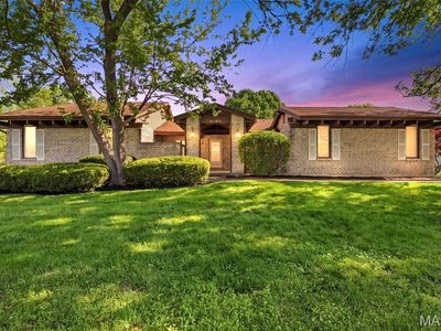 Property at 16083 Meadow Oak Dr, Chesterfield, MO