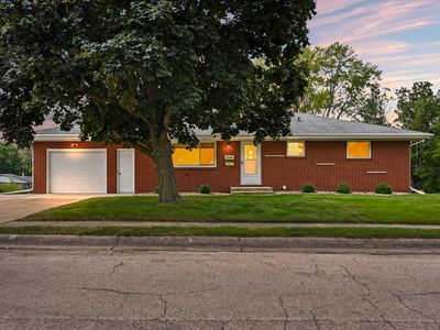 3005 Oak Crest Dr