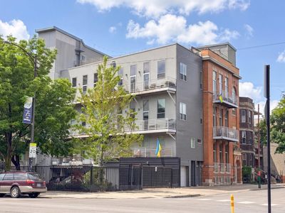 2411 W Walton St APT 3E