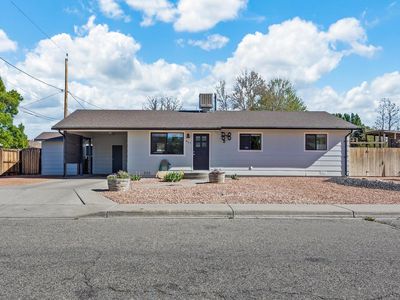 617 E Columbine Ave