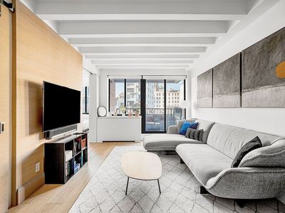 366 W 11th St APT 8A