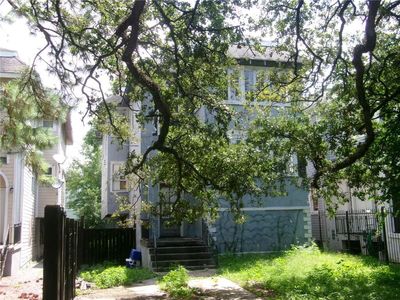 3215 Louisiana Avenue Pkwy