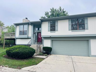 2746 Lakeshire Ln