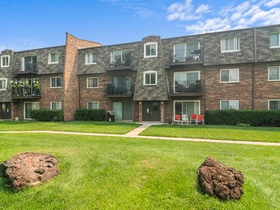 9390 Bay Colony Dr APT 3N