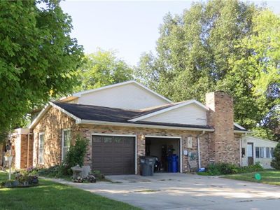 2401 Greentree Ln